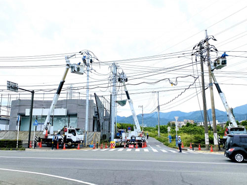工事現場や高所作業、植栽管理による植栽伐採にかかる、交通誘導警備員さんの募集です