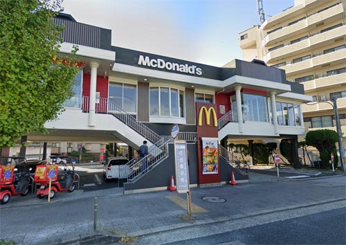 駐車場の誘導のお仕事です。